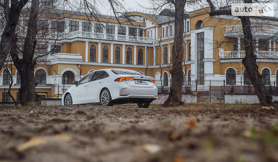 toyota corolla hybrid