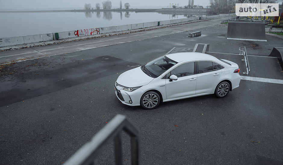 toyota corolla hybrid