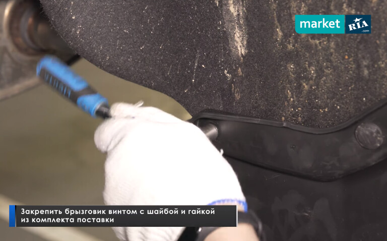Монтаж брызговиков на автомобиль. Смотреть фото Монтаж брызговиков на автомобиль. Смотреть картинку Монтаж брызговиков на автомобиль. Картинка про Монтаж брызговиков на автомобиль. Фото Монтаж брызговиков на автомобиль
