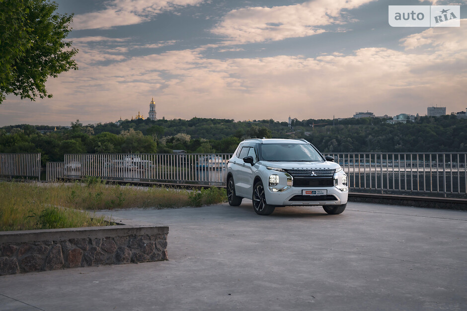 Мітсубісі Аутлендер