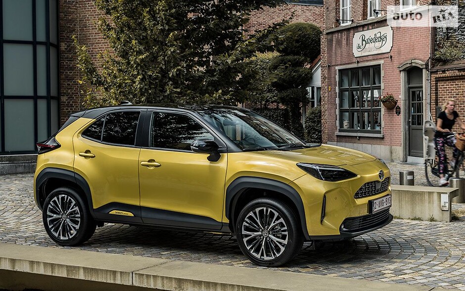 Тойота Яріс Крос