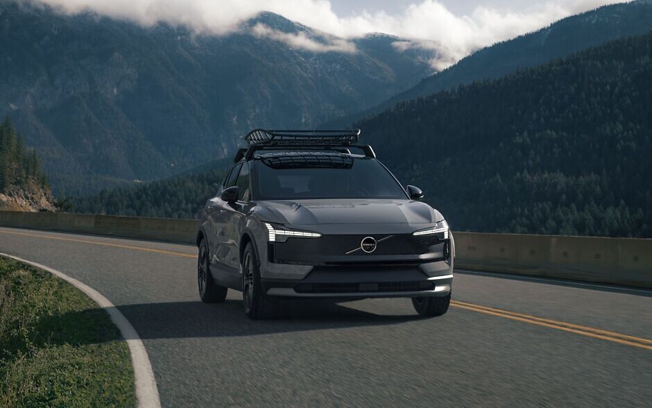 Вольво ЕХ30 Кросс Кантрі