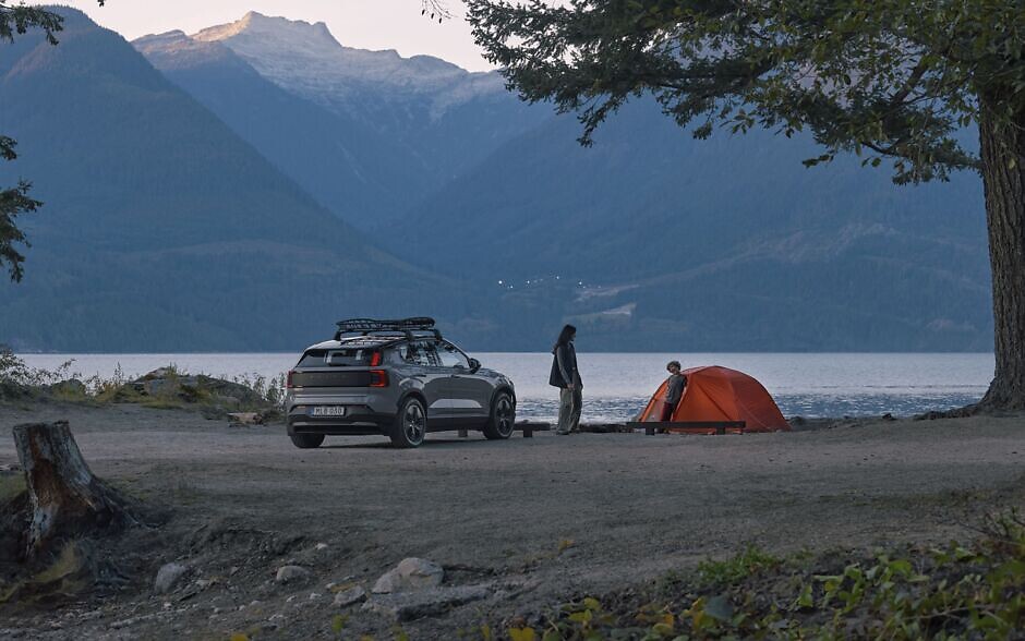 Вольво ЕХ30 Кросс Кантрі