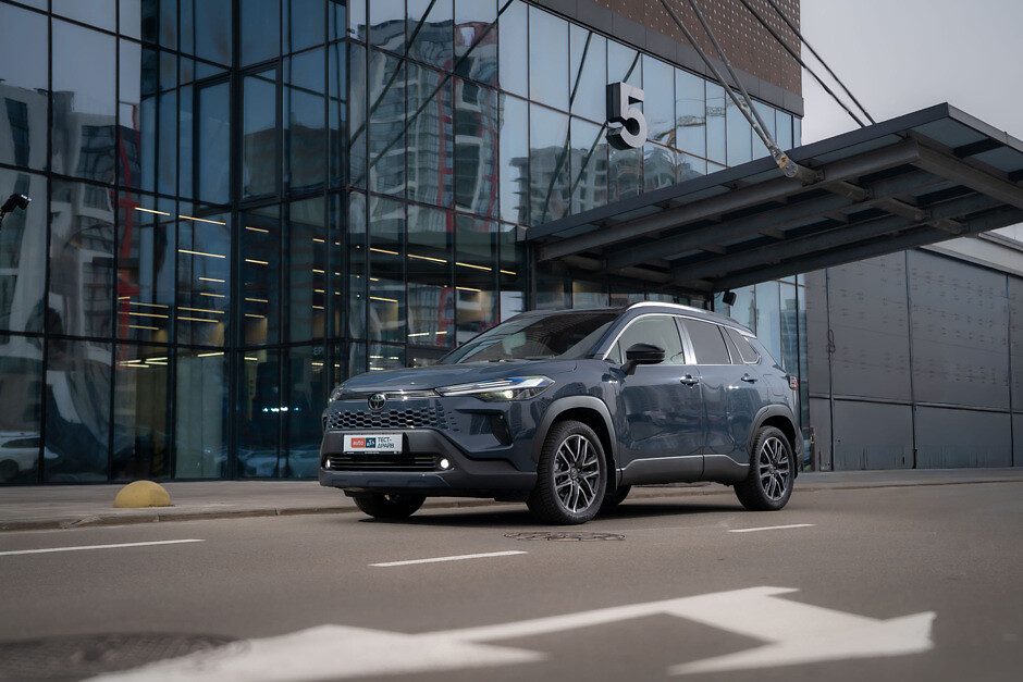 Тойота Королла Кросс