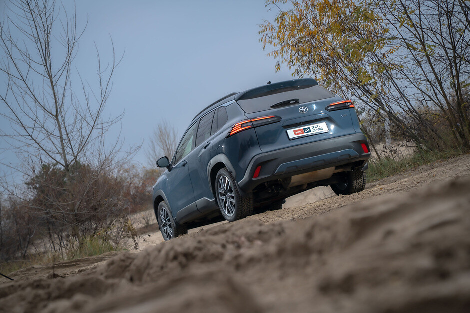 Тойота Королла Кросс