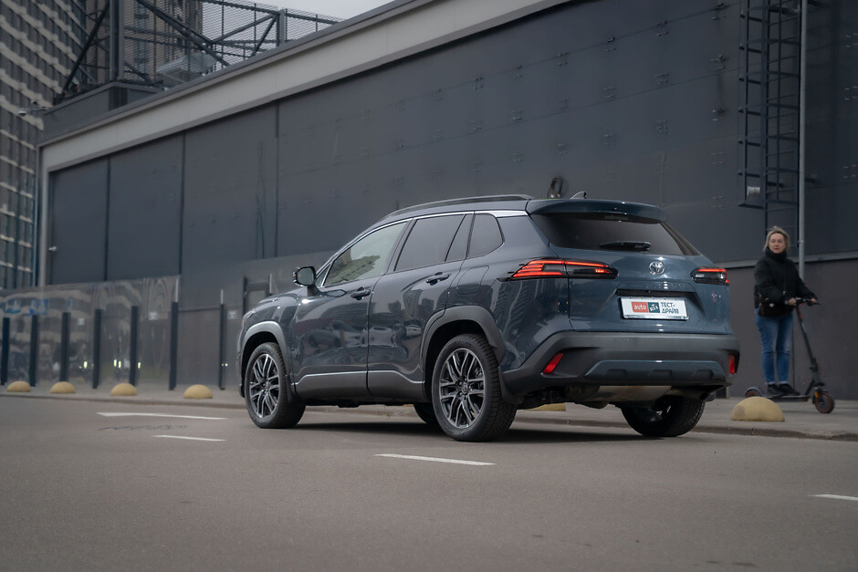 Тойота Королла Кросс