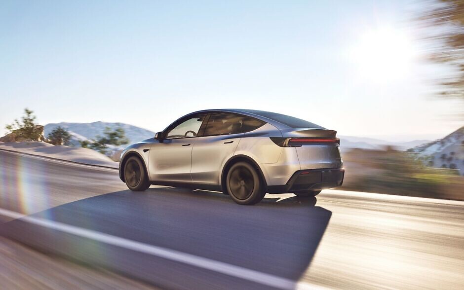 Тесла Модел Вай