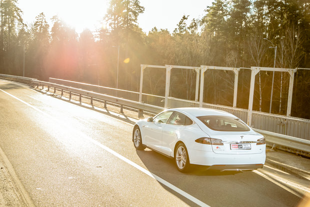 Tesla Model S тест-драйв электрокара