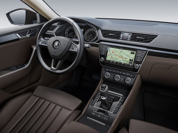 С„РѕС‚Рѕ Skoda Superb 2015