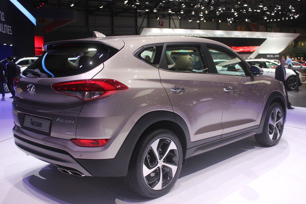 кроссовер фото