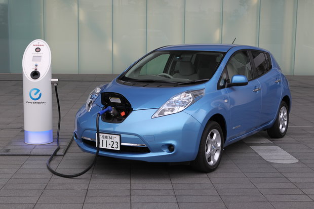 электромобиль Nissan Leaf