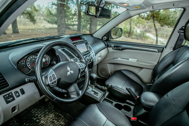 Салон Mitsubishi Pajero Sport