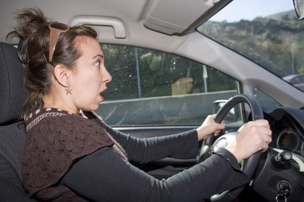 Как неопытному водителю преодолеть страх вождения ?