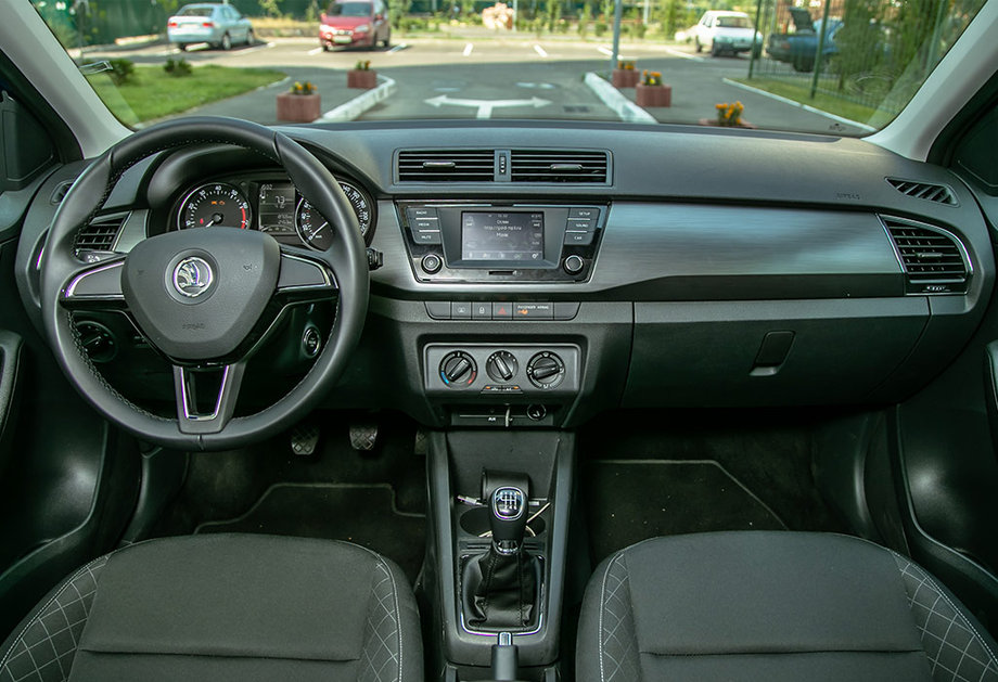 skoda fabia 2015 фото салона