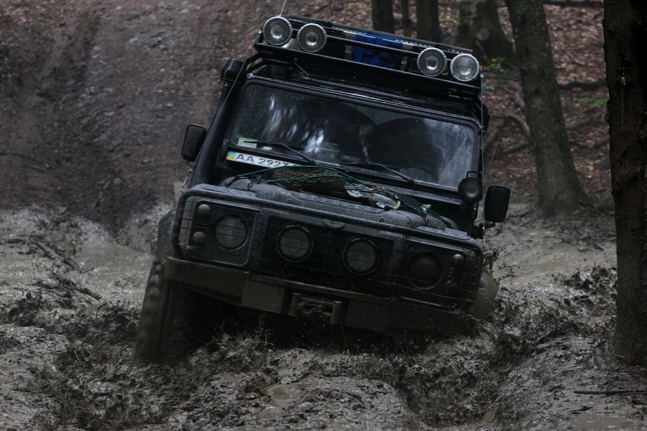 внедорожник Ленд Ровер