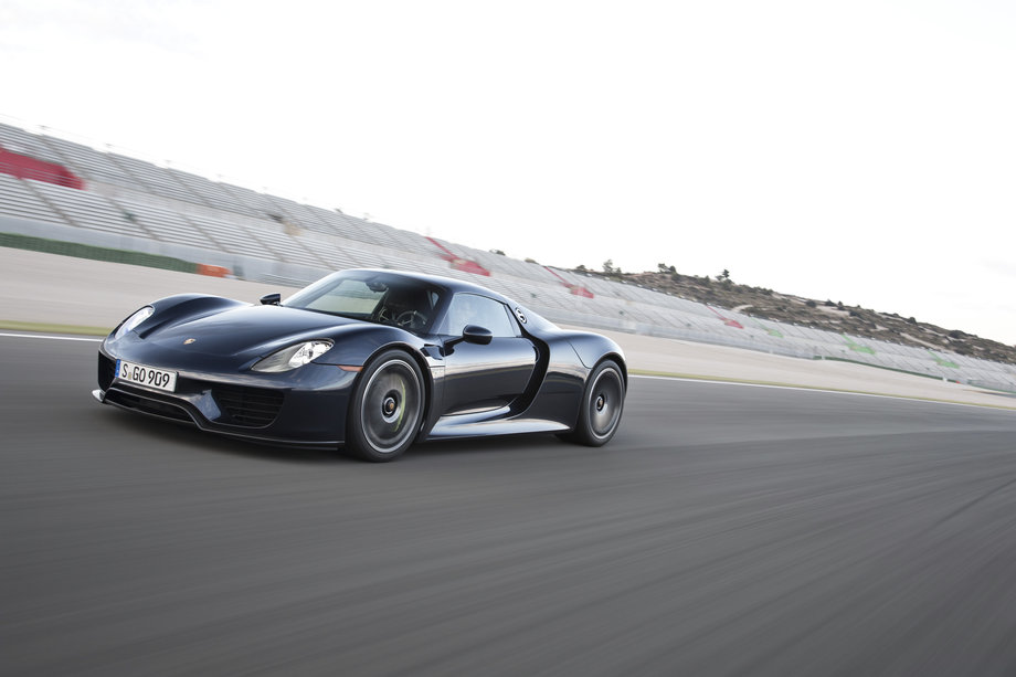 Гибридный суперкар Porsche 918 Spyder