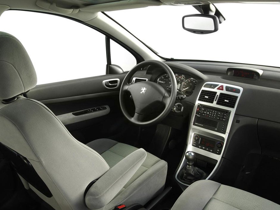 Что лучше форд фокус или пежо 307