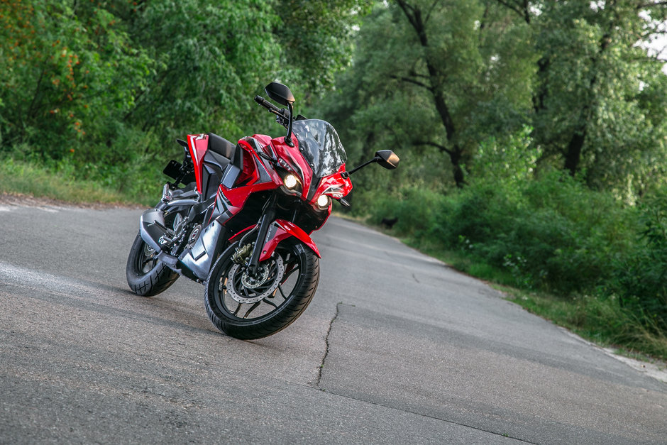 bajaj pulsar rs