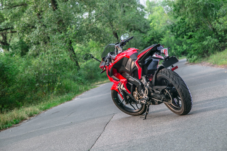 bajaj pulsar rs