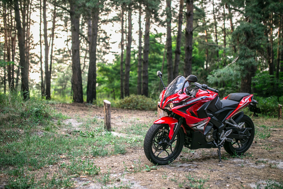 bajaj pulsar rs