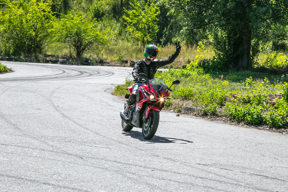 bajaj pulsar rs