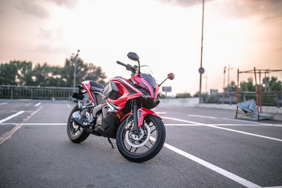 bajaj pulsar rs