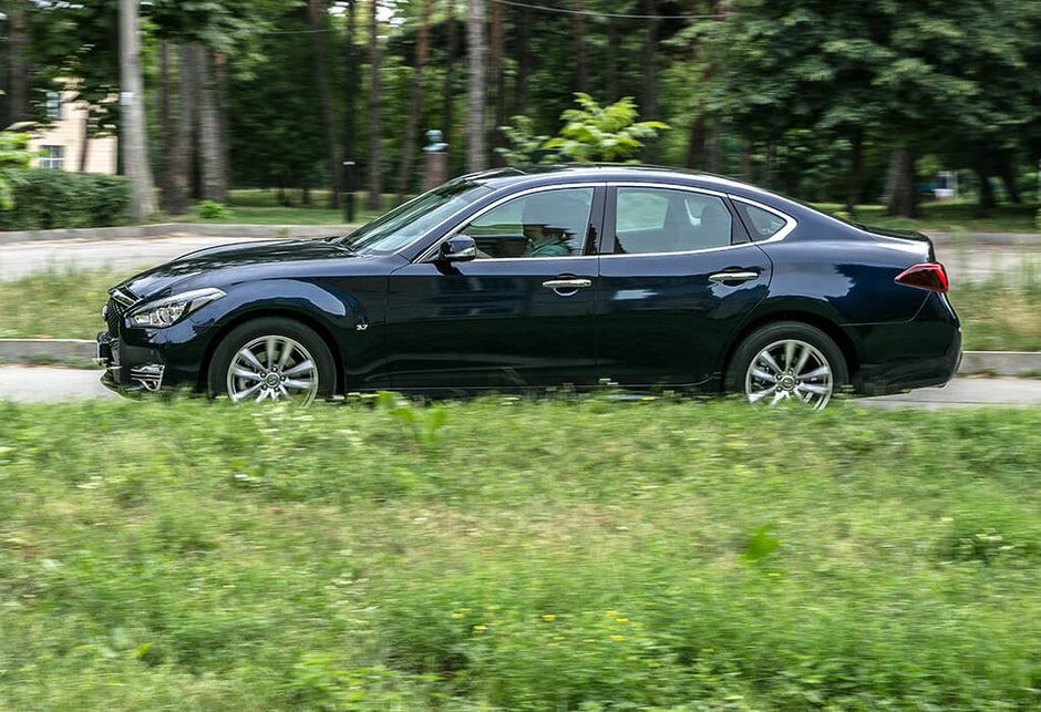 Infiniti Q70