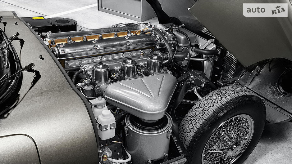 Купе Ягуар Е-Тайп Купе Ягуар Е-Тайп