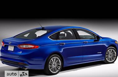 2017 Ford Fusion Hybrid vs. Fusion Energi Review