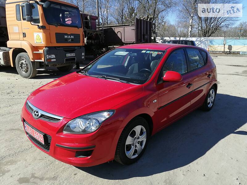 Auto Ria Prodam Hyundaj Aj 30 09 Benzin 1 4 Hetchbek Bu V Lucke Cena 5950