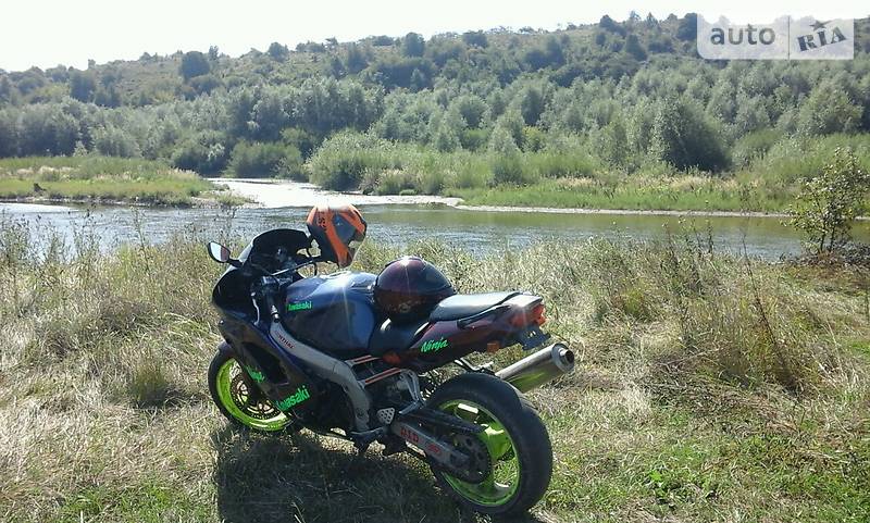 kawasaki ninja 900 anno 2000