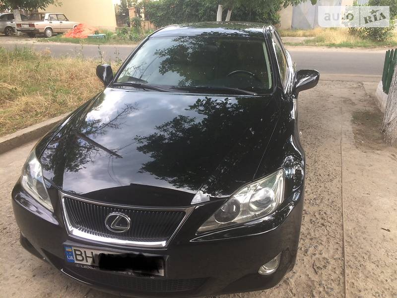 Лексус 250 седан