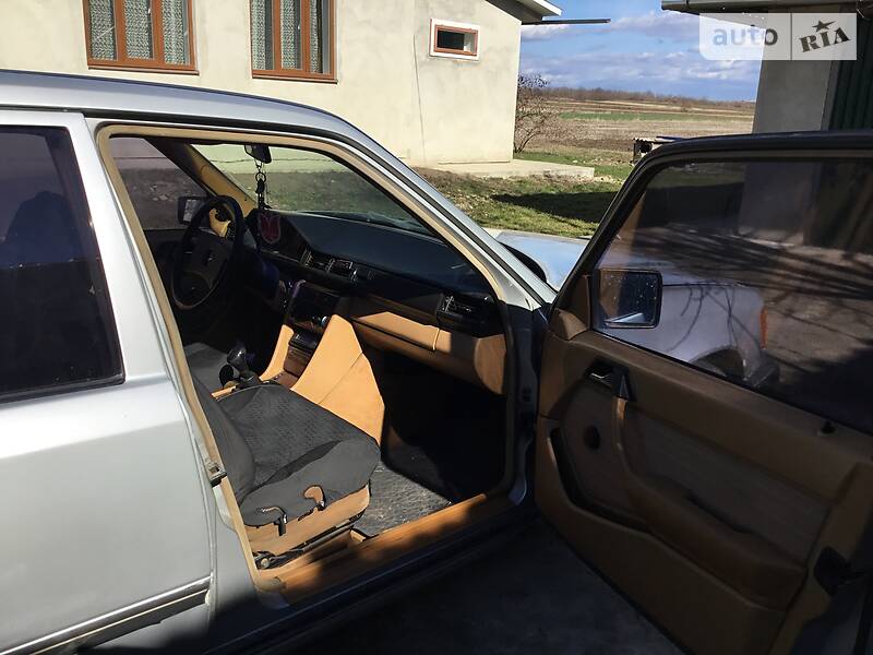 Mercedes-Benz E 230 1987