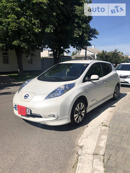 Nissan Leaf azeo 2013