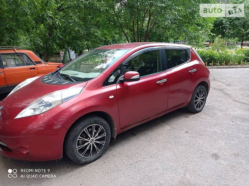 Nissan Leaf электро мобиль 2013