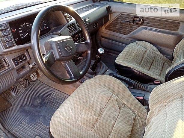 Opel Frontera 1992