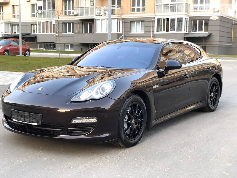 Porsche Panamera 4S 2010