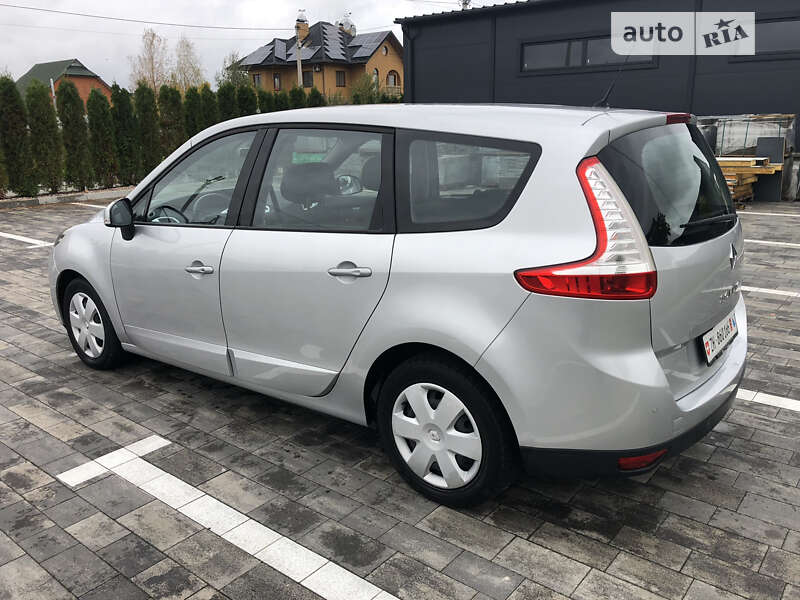 7 объявлений о продаже Renault Grand Scenic II поколение (FL) 2009 года