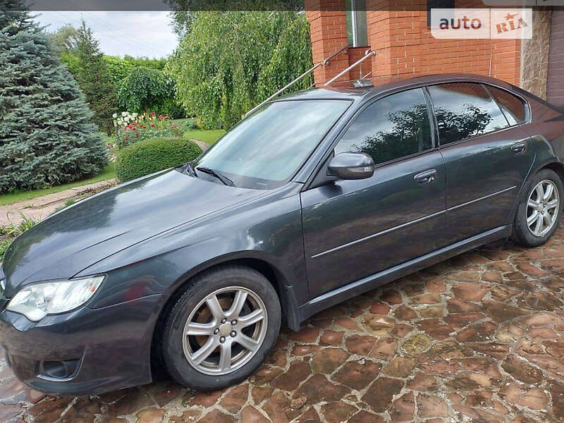 Субару легаси бу