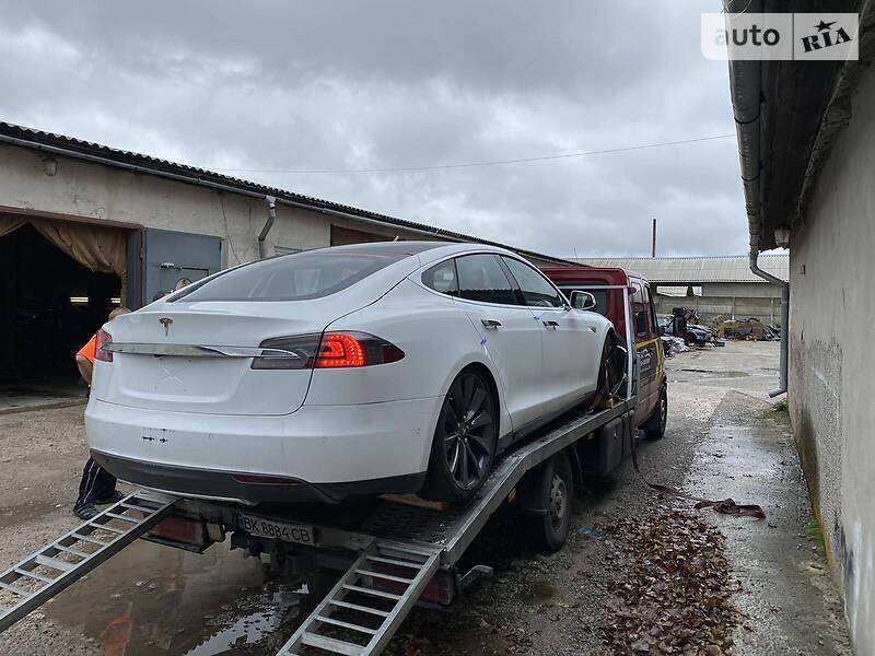 Tesla Model S S 85 Performance 2014