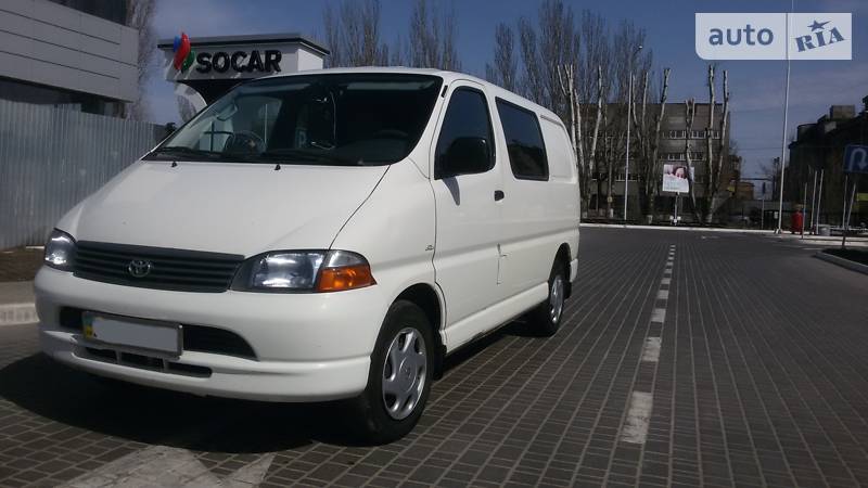 Toyota Hiace груз.-пасс. 2005