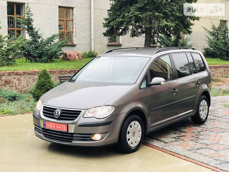 Volkswagen Touran 1.6 MPI 7MEST IDEAL 2009