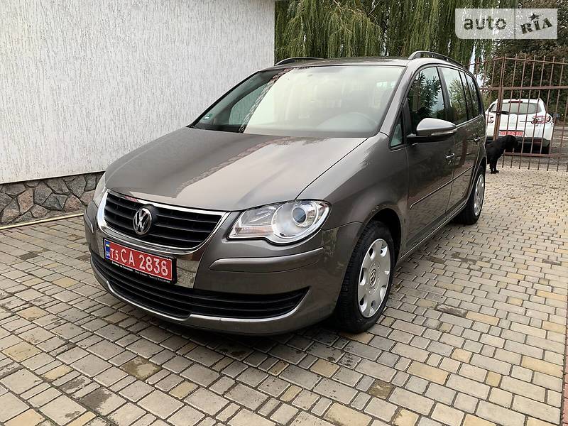 Volkswagen Touran 1.6 MPI BOMBA 2010