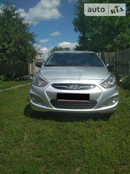 HYUNDAI ACCENT 2011
