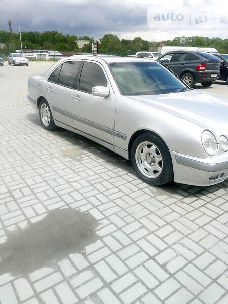 MERCEDES-BENZ E 200 2000