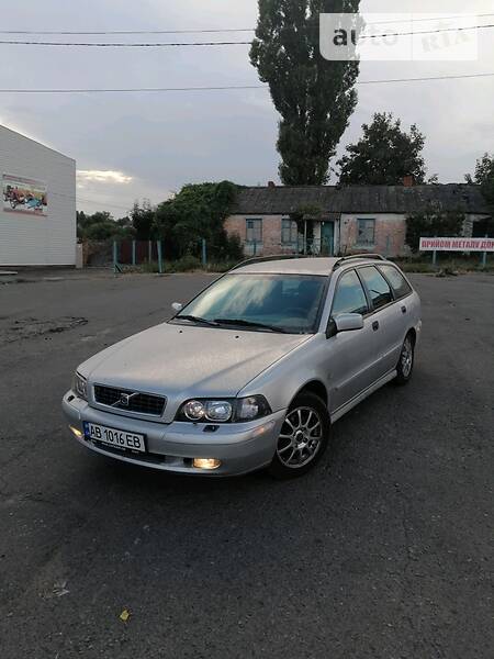 VOLVO V40 2002