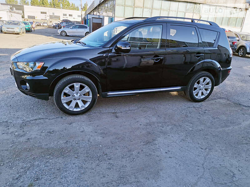 MITSUBISHI OUTLANDER 2010