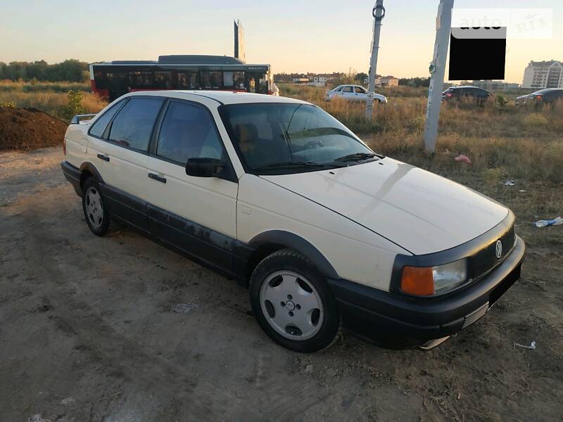 VOLKSWAGEN PASSAT 1990