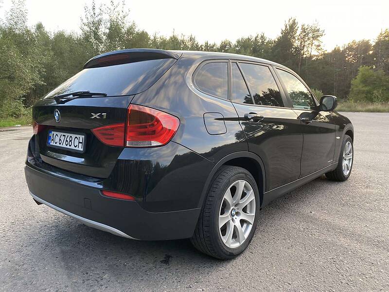 Головне фото звіту автомобіля BMW X1 2012