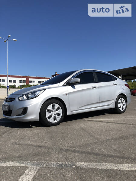 HYUNDAI ACCENT 2013